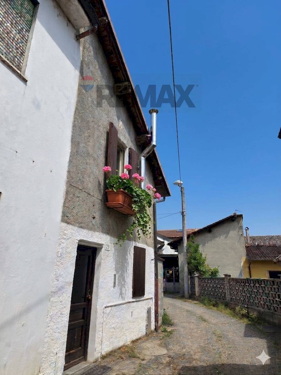 Casa all\'aperto - Independent house Via giuseppe Garibaldi
 
9, Gravellona Lomellina - photo 1