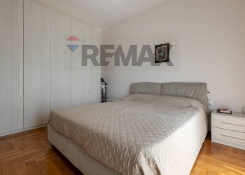 Camera / camera da letto - Four-room apartment via Cantù
 
5, Gallarate - photo 11