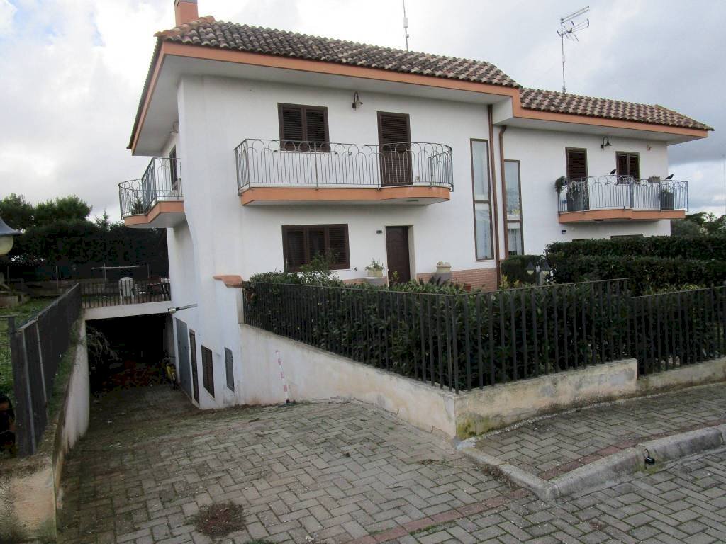 Facciata - Villa a Schiera Statte - foto 2
