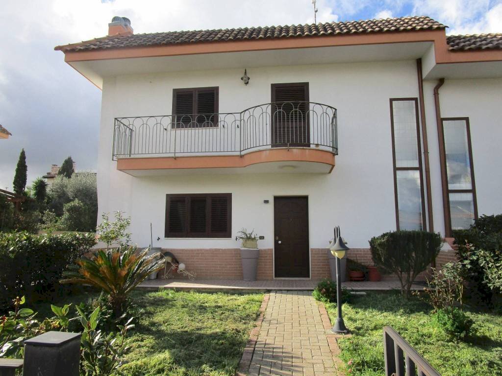 Facciata - Villa a Schiera Statte - foto 3