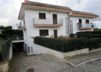 Facciata - Villa a Schiera Statte - foto 2