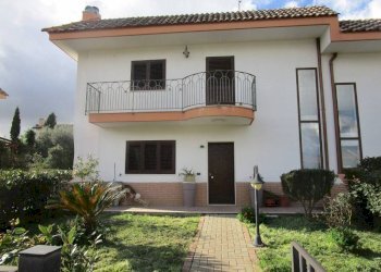 Facciata - Villa a Schiera Statte - foto 3