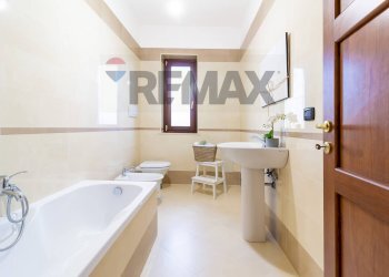 Bagno - Villa Via Uberto Mainolfi
 
7, Telese Terme - photo 22
