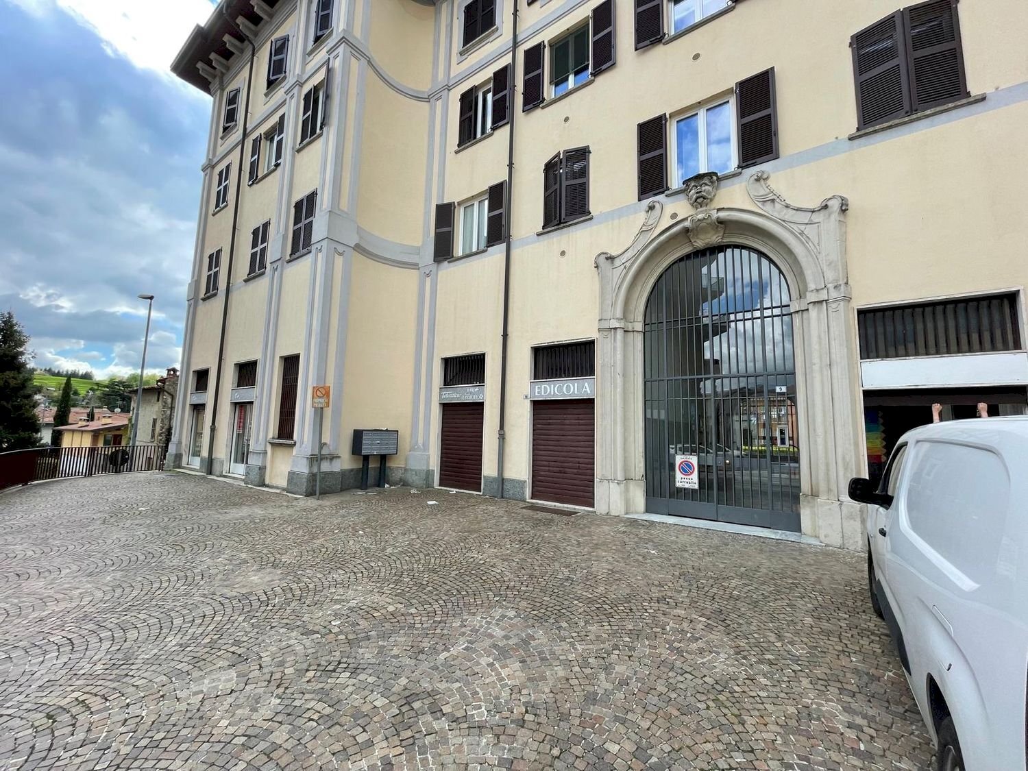vista - Commercial Premises Crocifisso
 
7, Galbiate - photo 1