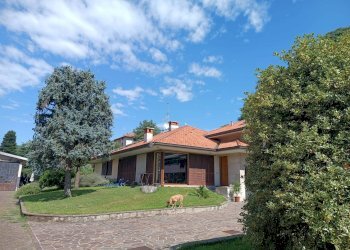 Esterno - Villa a Schiera via Garibaldi
5, Sirone - foto 2