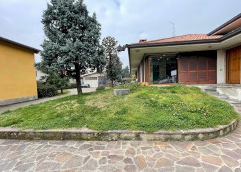 Esterno - Villa a Schiera via Garibaldi
5, Sirone - foto 4