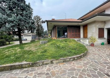 Esterno - Villa a Schiera via Garibaldi
5, Sirone - foto 7