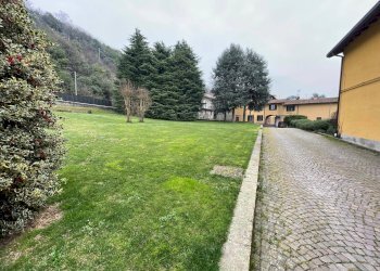 Giardino Privato - Villa a Schiera via Garibaldi
5, Sirone - foto 11