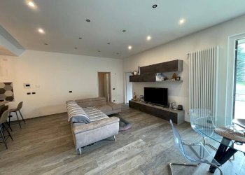 Soggiorno - Villa a Schiera via Garibaldi
5, Sirone - foto 19