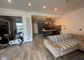 Soggiorno e cucina a vista - Villa a Schiera via Garibaldi
5, Sirone - foto 22