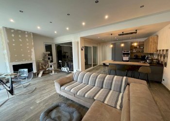 Soggiorno - Villa a Schiera via Garibaldi
5, Sirone - foto 25