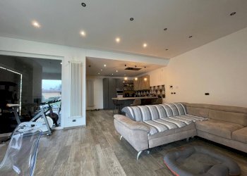 Soggiorno - Villa a Schiera via Garibaldi
5, Sirone - foto 28