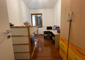 Seconda camera da letto - Villa a Schiera via Garibaldi
5, Sirone - foto 38