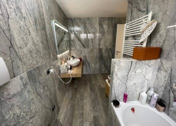 Bagno padronale con vasca - Villa a Schiera via Garibaldi
5, Sirone - foto 40