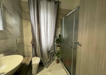 Bagno con doccia - Three-room apartment Garlate - photo 24