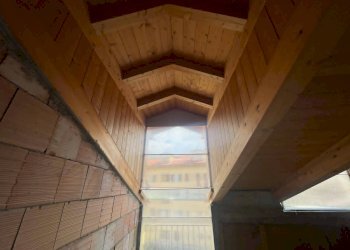 Particolare travi a vista - Three-room apartment Galbiate - photo 25