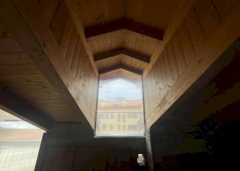 Particolare travi a vista - Three-room apartment Galbiate - photo 26