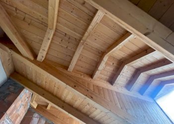 Particolare travi a vista - Three-room apartment Galbiate - photo 27