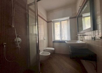 Bagno padronale con doccia - Three-room apartment Galbiate - photo 45