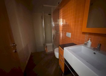 Secondo Bagno con doccia - Three-room apartment Galbiate - photo 49