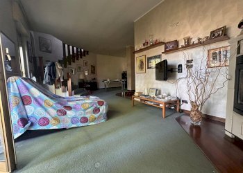 4 locali su due livelli Soggiorno - Casa indipendente Brenna - foto 46