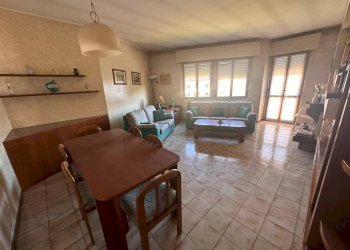 3 Locali piano primo Soggiorno con camino - Casa indipendente Brenna - foto 65