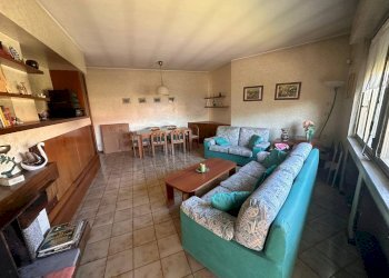 3 Locali piano primo Soggiorno con camino - Casa indipendente Brenna - foto 67