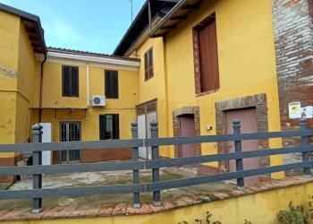 facciata - Portion of a house Via della Costa Rosa, Castel San Giovanni - photo 3