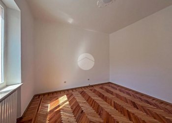 Four-room apartment Via Des Geneys, Pinerolo - photo 2
