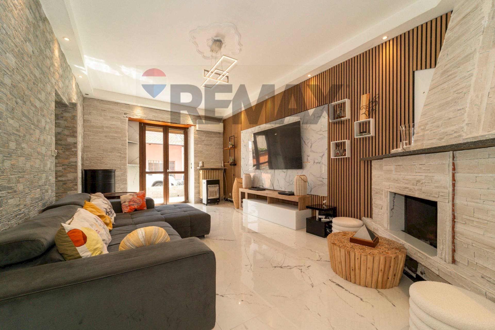Casa semi indipendente Via Italia, 44 
 Mazzè, Mazzè - foto 1