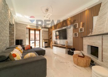 Casa semi indipendente Via Italia, 44 
 Mazzè, Mazzè - foto 1