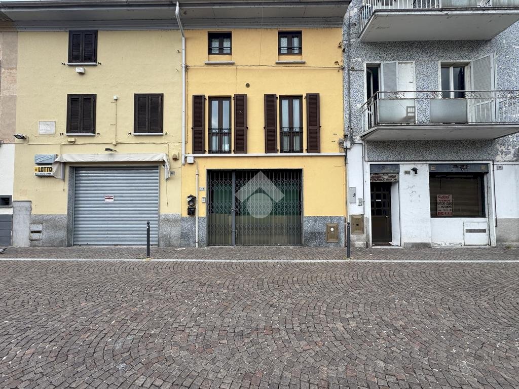 Negozio Largo Remo Rabellotti, Galliate - foto 1
