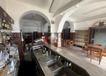 Negozio Locale Commerciale Piazzetta Attiliio Firpo, Genova (zona San Fruttuoso) - foto 2