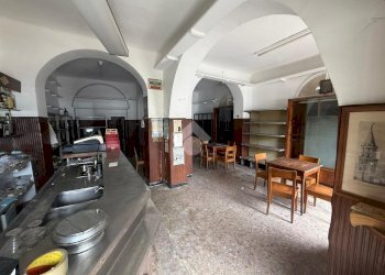 Negozio Locale Commerciale Piazzetta Attiliio Firpo, Genova (zona San Fruttuoso) - foto 3