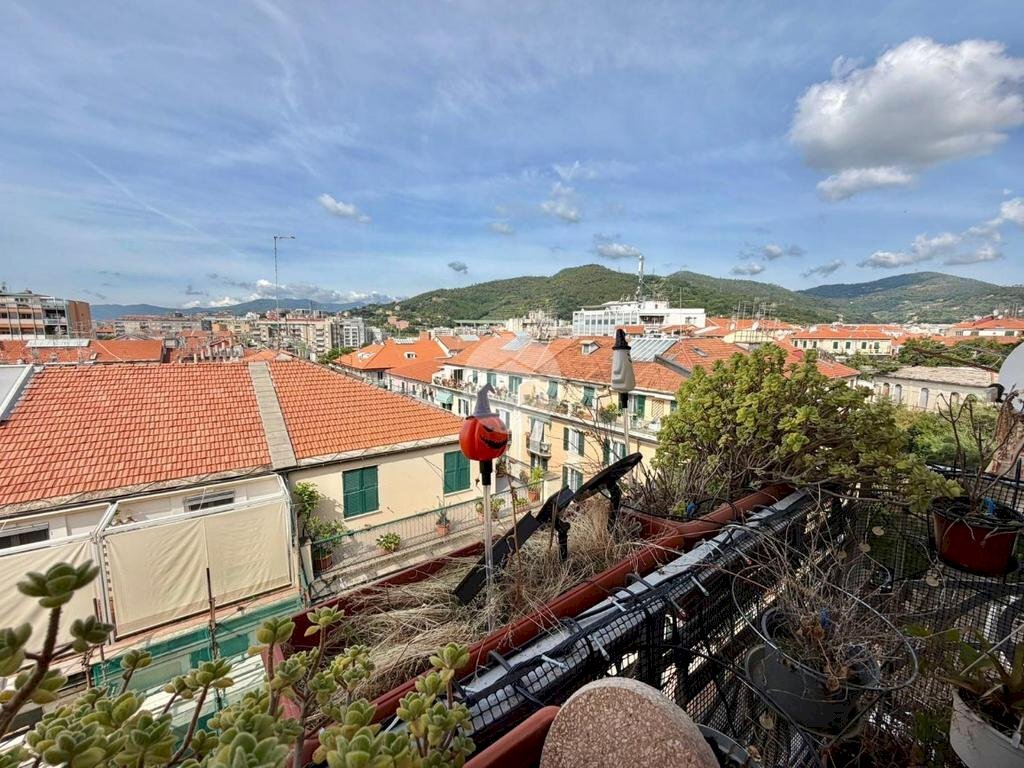 Quadrilocale Via Anton Giulio Barrili, Savona - foto 1
