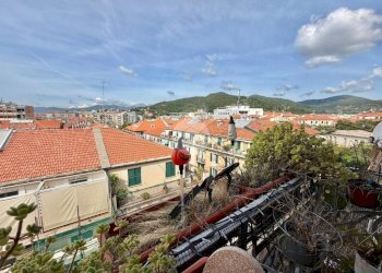Quadrilocale Via Anton Giulio Barrili, Savona - foto 1