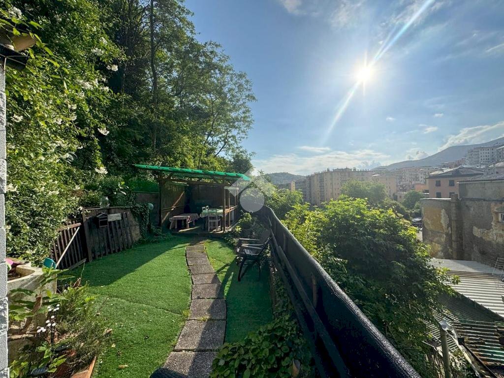 Trilocale Salita al Garbo, Genova (zona Rivarolo) - foto 1