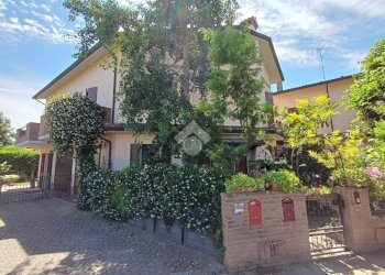 Casa indipendente Via Lago di Lugano, Ravenna (zona Borgo Montone) - foto 1