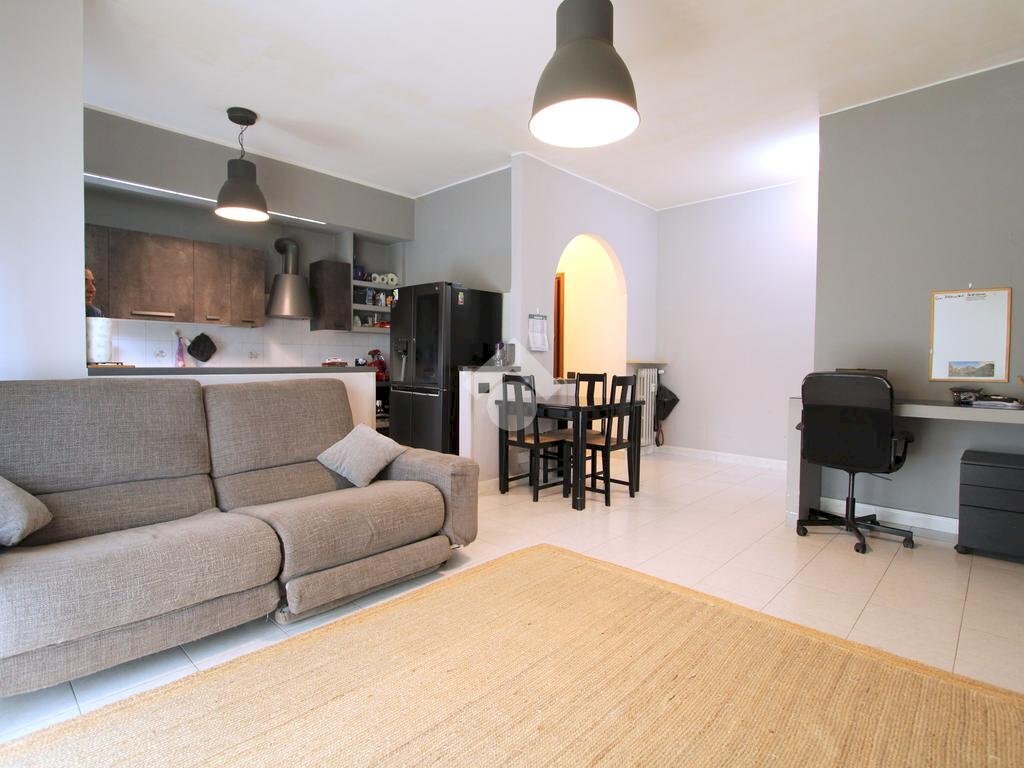 Three-room apartment Via Alessandro Manzoni, Bareggio - photo 2