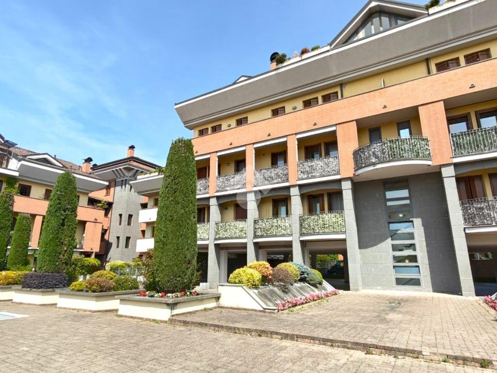 Three-room apartment Via U. Foscolo, Senago - photo 1