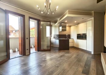 Three-room apartment Via U. Foscolo, Senago - photo 2