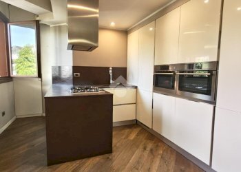 Three-room apartment Via U. Foscolo, Senago - photo 12