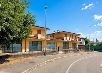 Foto 1 - Commercial Premises via cavour, Bolgare - photo 1