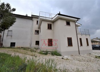 Foto 2 - Independent house Via Villa Verri
 
12, Amandola - photo 2