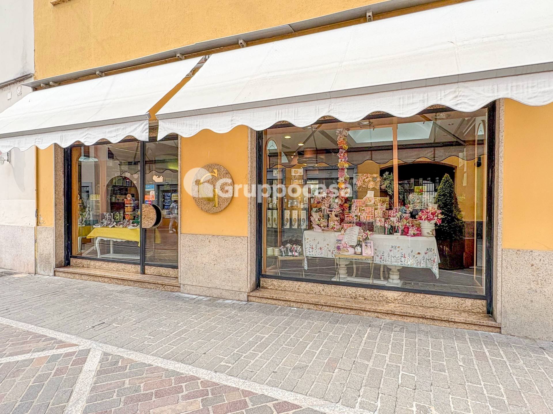 Foto 1 - Commercial Activity Via Roma
 
10, Magenta - photo 1