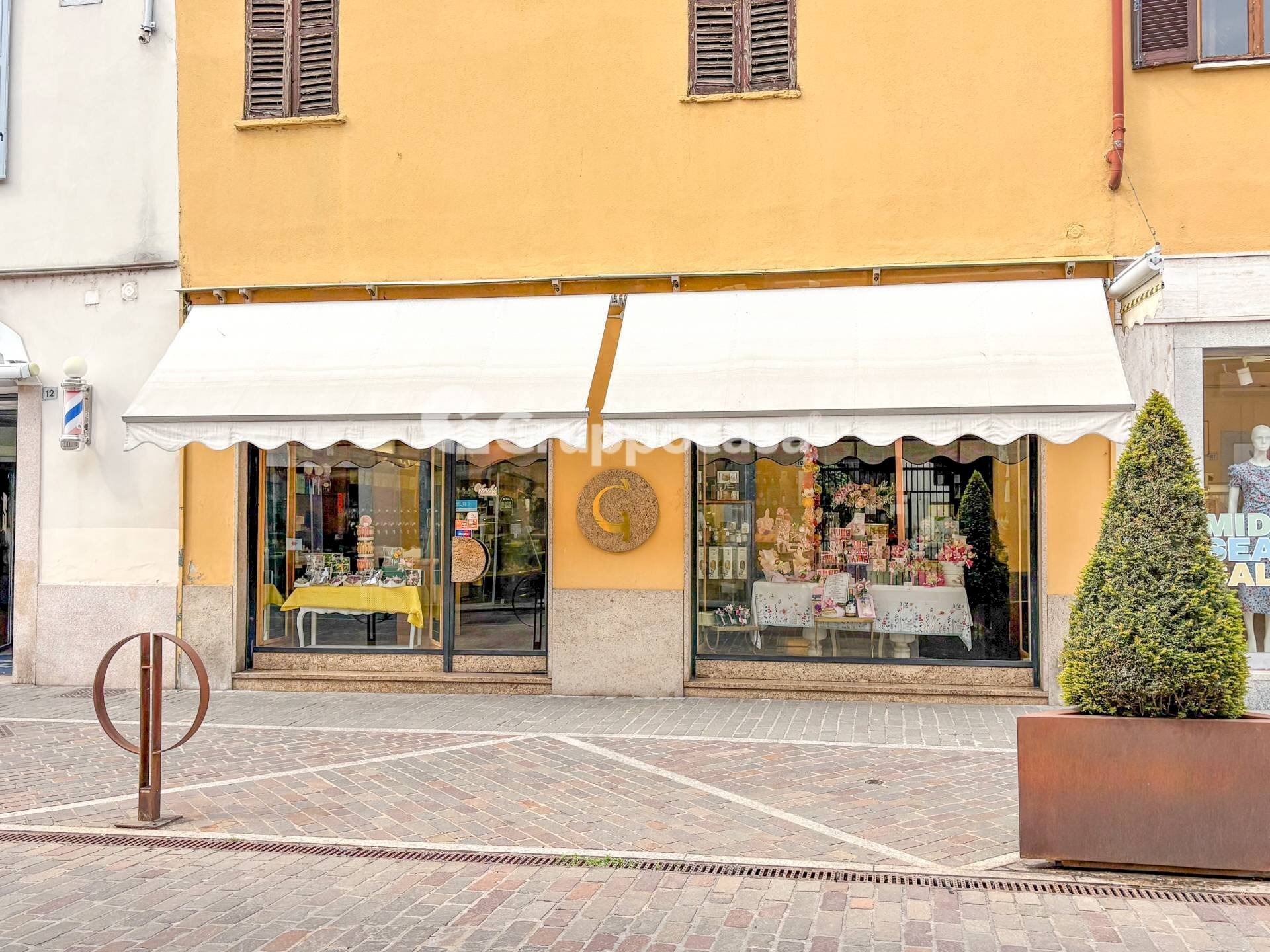 Foto 2 - Commercial Activity Via Roma
 
10, Magenta - photo 2