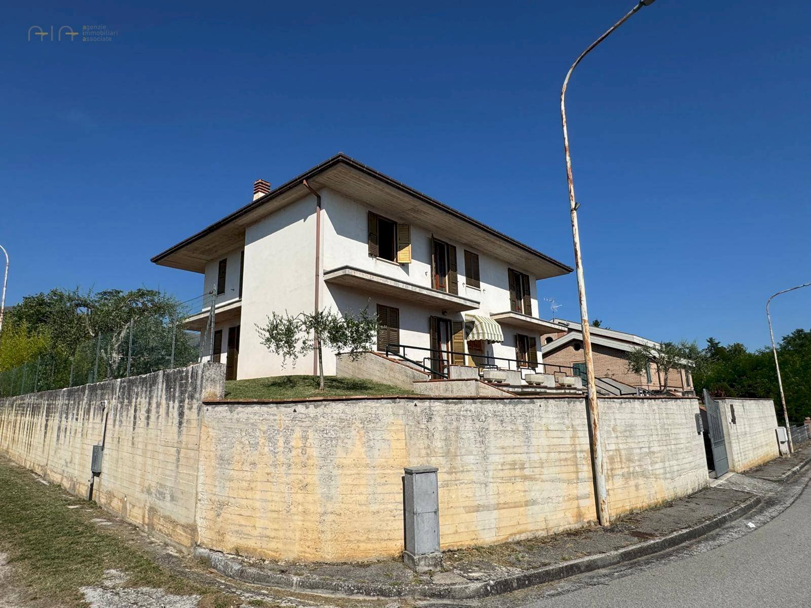 Foto 1 - Villa Loc. Villa Rustici
 
66, Amandola - foto 1