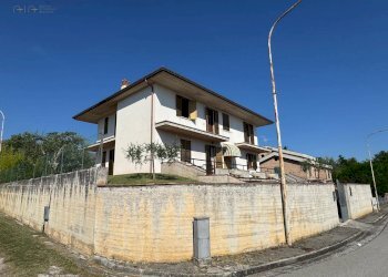 Foto 1 - Villa Loc. Villa Rustici
 
66, Amandola - photo 1