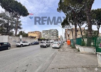 Edificio all\'aperto - Commercial Premises Arzano - photo 2