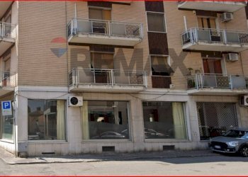 Edificio all\'aperto - Commercial Premises VITTORIO ALFIERI
13H, Valenza - photo 4